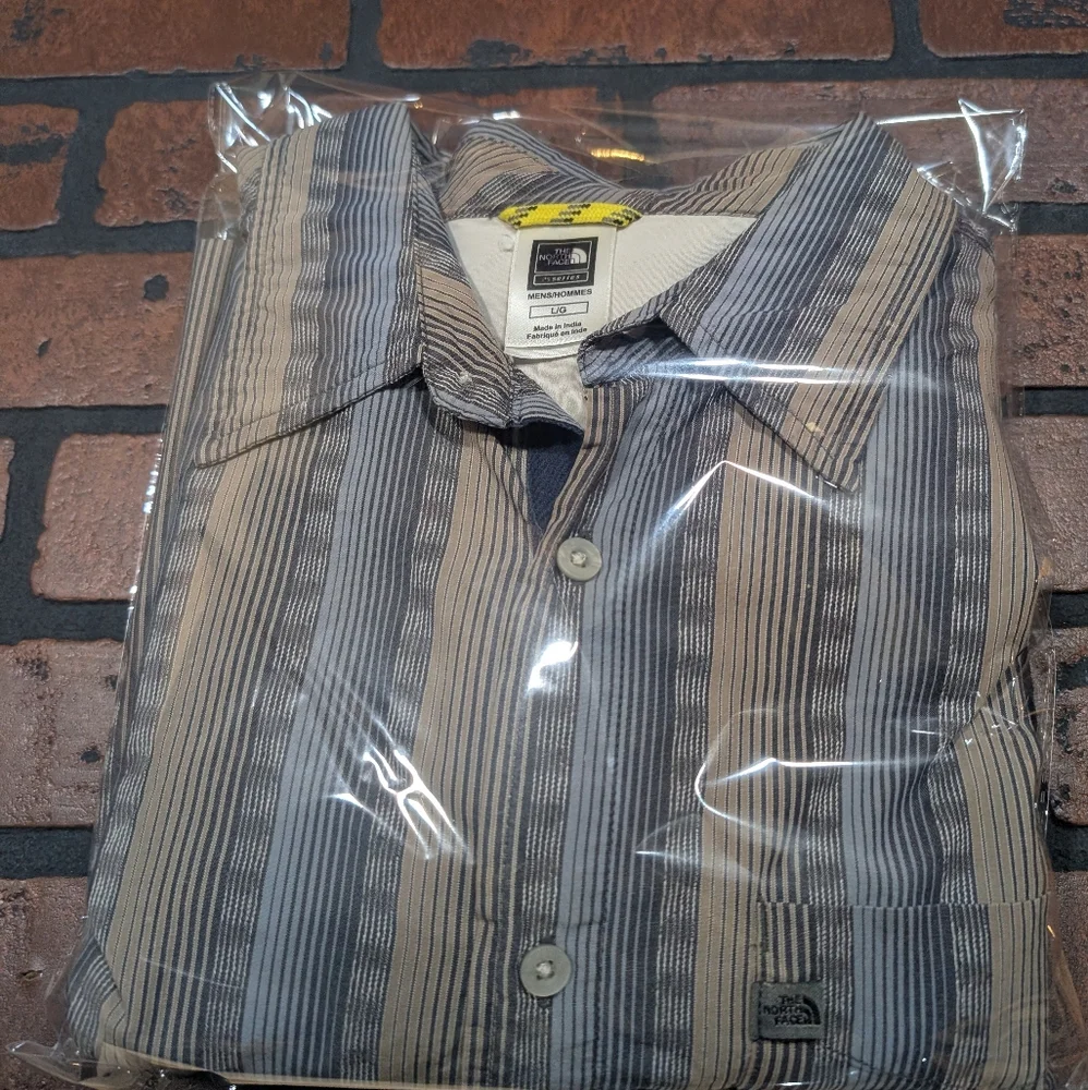 The North Face Men's L Striped‎ Button-Up Vintage Style